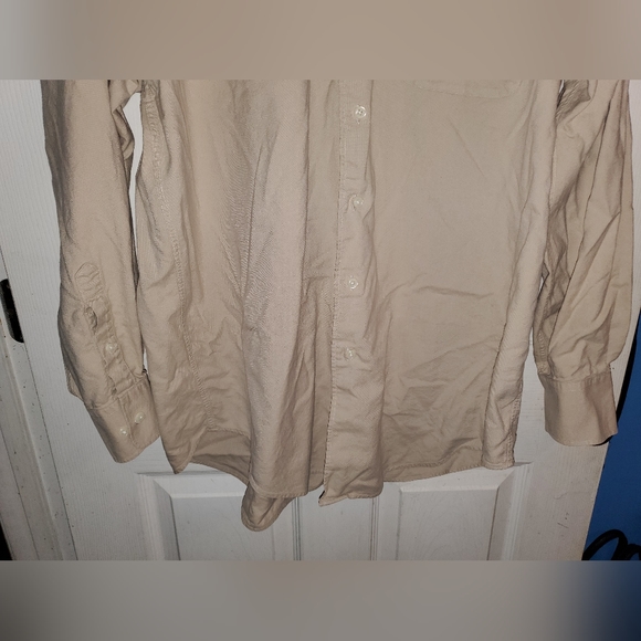 5 for $20 | Nautica Olive and Beige Button Down Shirts Bundle (2pc) - Picture 11 of 14